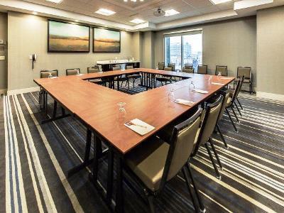 Doubletree By Hilton Downtown Hotel Edmonton